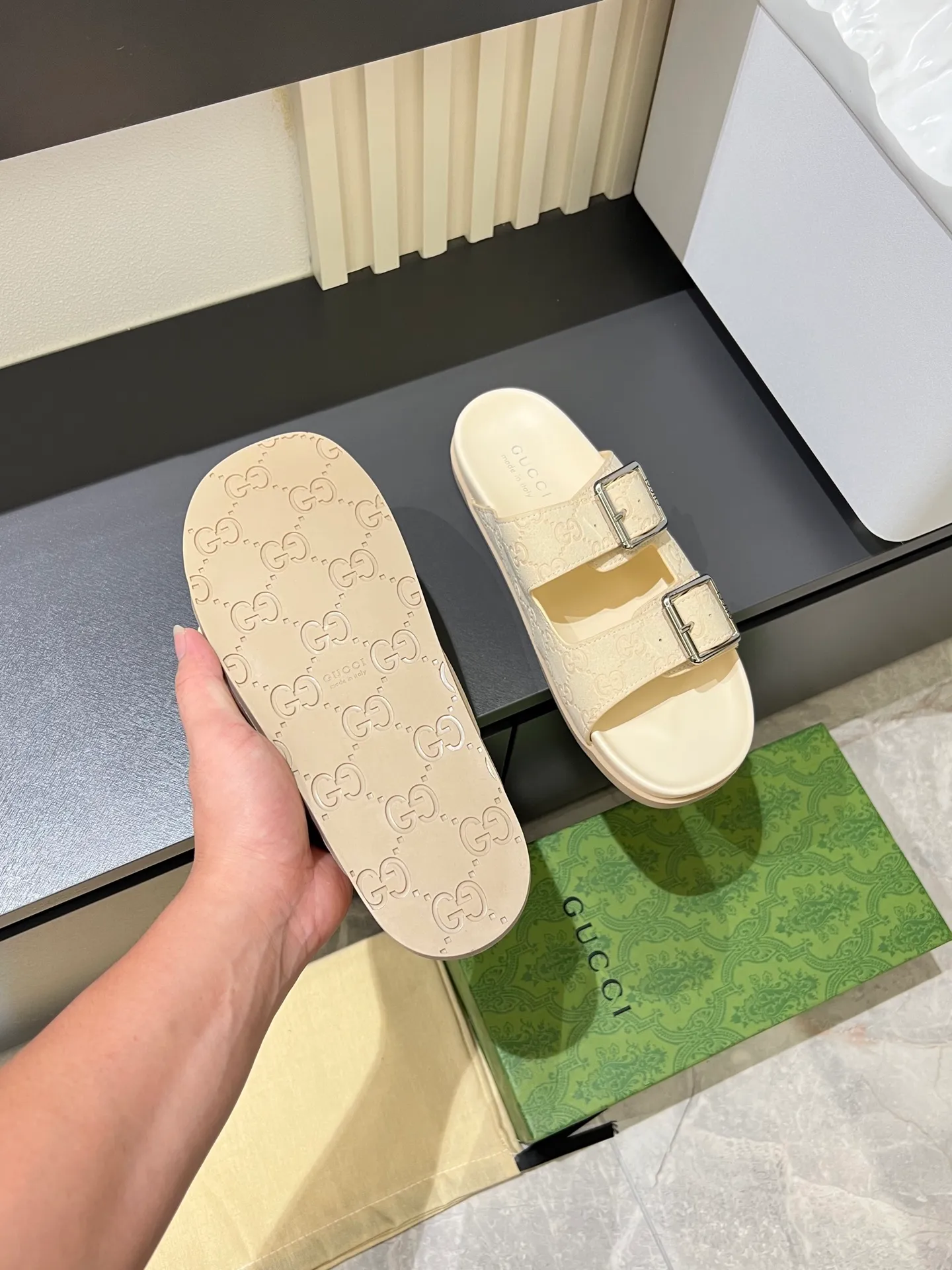 Men's Men's Shoes 💰p320 "GUCC＊" These slippers are made of GG polyester and feature a Gucci label on the front, adding a bold logo feel to the style. "Gucci Made in Italy" stamped label Rubber sole. Size 38-44